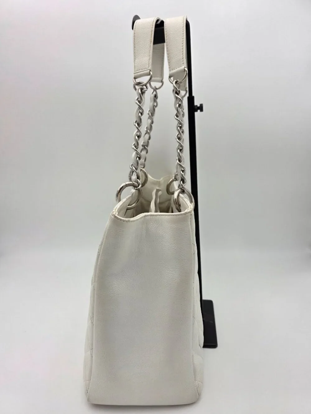 Chanel Grand Shopping Tote In White Quilted Caviar Leather - Picture 4 of 15